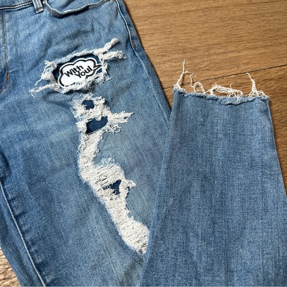 PacSun Ripped Blue Jeans with Patch - Picture 4 of 8